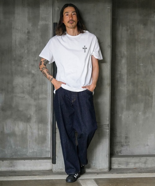 DOGTOWN（ドッグタウン）の「TOKYO S/S T-SHIRTS/ドッグタウン胸ロゴ&バッグプリントスタンダードシルエットTOKYOデザイン半袖カットソー（Tシャツ/カットソー・メンズ・ブラック/ホワイト・MEDIUM/LARGE/X-LARGE）」の4枚目の写真