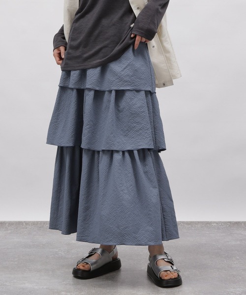 LAKOLE(ラコレ)の「ポコポコティアードスカート / 116530(スカート・レディース・ベージュ/ブラック/ブルー・SMALL/MEDIUM)」の3枚目の写真