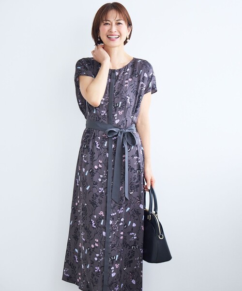 自由区(ジユウク)の「ハーバルフロープリント ワンピース(ワンピース・レディース・ライトグレー系4/ネイビー系/ブラウン系4/グレー系4/ネイビー系6・32)」の3枚目の写真