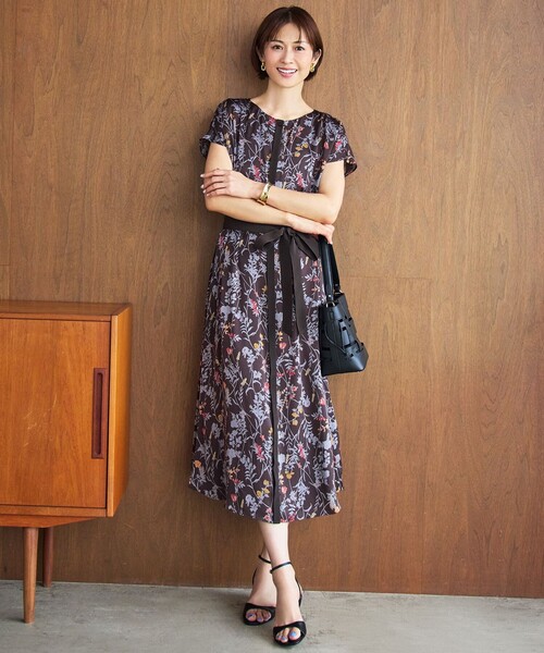 自由区(ジユウク)の「ハーバルフロープリント ワンピース(ワンピース・レディース・ライトグレー系4/ネイビー系/ブラウン系4/グレー系4/ネイビー系6・32)」の7枚目の写真