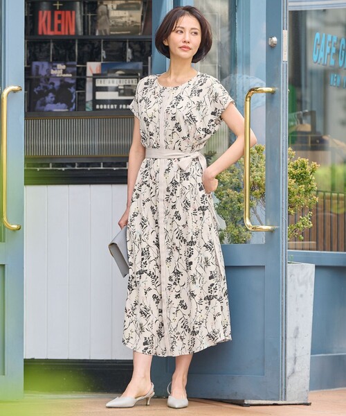 自由区(ジユウク)の「ハーバルフロープリント ワンピース(ワンピース・レディース・ライトグレー系4/ネイビー系/ブラウン系4/グレー系4/ネイビー系6・32)」の17枚目の写真