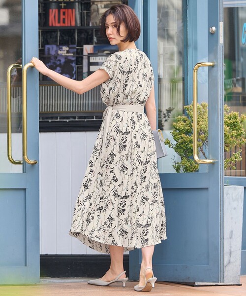 自由区(ジユウク)の「ハーバルフロープリント ワンピース(ワンピース・レディース・ライトグレー系4/ネイビー系/ブラウン系4/グレー系4/ネイビー系6・32)」の18枚目の写真