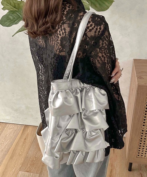 apres jour clair（アプレジュールクレア）の「【apres jour clair×ARIAZ】フリルトートバッグ（トートバッグ・レディース・アイボリー/ブラック/シルバー・FREE）」の13枚目の写真