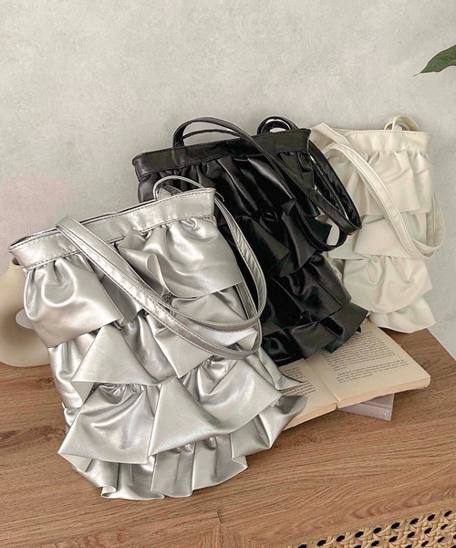 apres jour clair（アプレジュールクレア）の「【apres jour clair×ARIAZ】フリルトートバッグ（トートバッグ・レディース・アイボリー/ブラック/シルバー・FREE）」の12枚目の写真