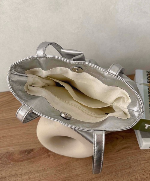 apres jour clair（アプレジュールクレア）の「【apres jour clair×ARIAZ】フリルトートバッグ（トートバッグ・レディース・アイボリー/ブラック/シルバー・FREE）」の10枚目の写真