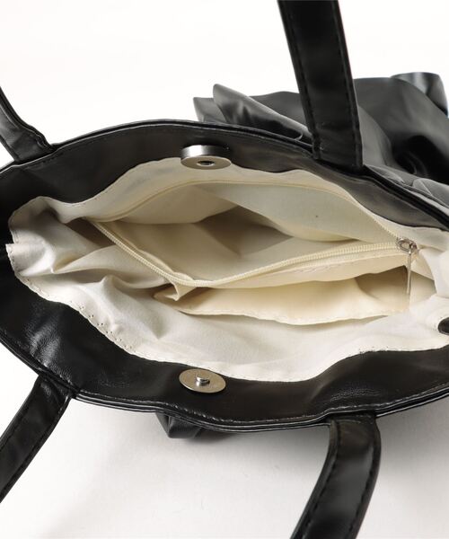 apres jour clair（アプレジュールクレア）の「【apres jour clair×ARIAZ】フリルトートバッグ（トートバッグ・レディース・アイボリー/ブラック/シルバー・FREE）」の4枚目の写真