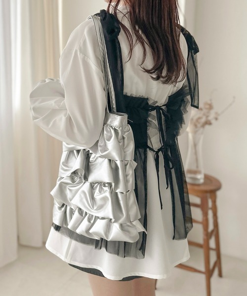 apres jour clair（アプレジュールクレア）の「【apres jour clair×ARIAZ】フリルトートバッグ（トートバッグ・レディース・アイボリー/ブラック/シルバー・FREE）」の18枚目の写真