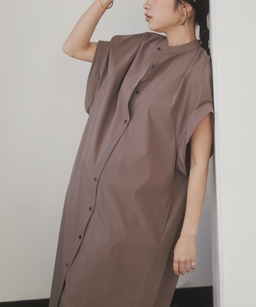 hunch(ハンチ)の「接触冷感 バンドカラー シャツワンピース(シャツワンピース・レディース・ブラック/ブラウン/ベージュ・FREE)」の16枚目の写真