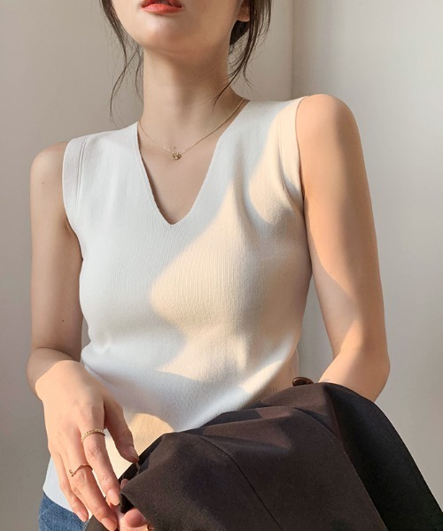 N.s(エヌドットエス)の「Vネックニットトップス(ニット/セーター・レディース・ホワイト/ブラック/ベージュ/ブルー・FREE)」の13枚目の写真