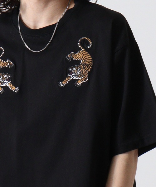 ATELANE(アテレーン)の「シルケット加工刺繍半袖TEE(Tシャツ/カットソー・メンズ・ホワイト/ブラック系/ブラック/アッシュグレー/ホワイト系・L/M)」の4枚目の写真