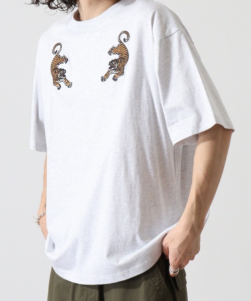 ATELANE(アテレーン)の「シルケット加工刺繍半袖TEE(Tシャツ/カットソー・メンズ・ホワイト/ブラック系/ブラック/アッシュグレー/ホワイト系・L/M)」の16枚目の写真