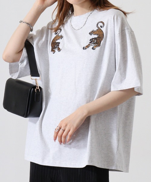 ATELANE(アテレーン)の「シルケット加工刺繍半袖TEE(Tシャツ/カットソー・メンズ・ホワイト/ブラック系/ブラック/アッシュグレー/ホワイト系・L/M)」の22枚目の写真