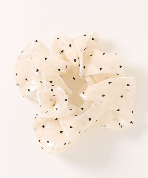 LOWRYS FARM（ローリーズファーム）の「フロッキーハートシュシュ　130127（シュシュ・レディース・シルバー/アイボリー/オフホワイト・FREE）」の2枚目の写真