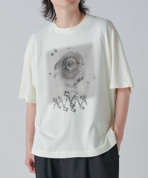 Lui's(ルイス)の「ピグメントプリントT(Tシャツ/カットソー・メンズ・オフホワイト/チャコールグレー・FREE)」の2枚目の写真