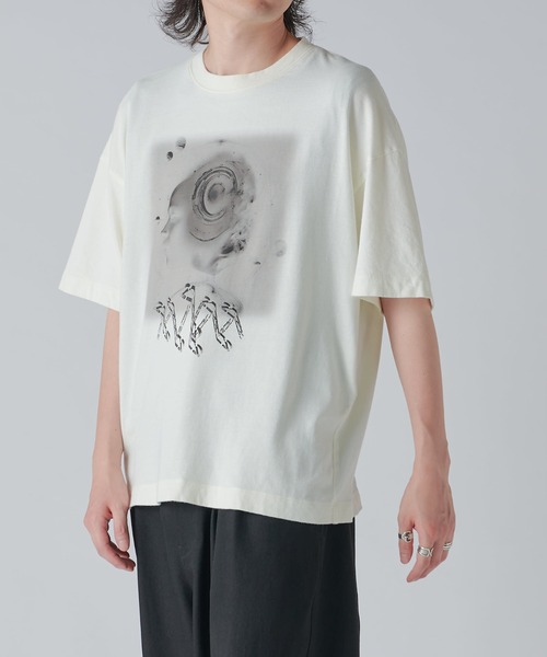 Lui's(ルイス)の「ピグメントプリントT(Tシャツ/カットソー・メンズ・オフホワイト/チャコールグレー・FREE)」の4枚目の写真