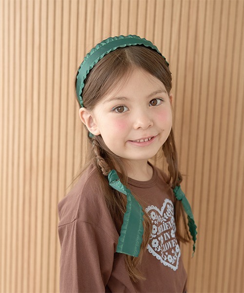 Lycee mine（リセマイン）の「フリルリボンテープカチューシャ【子供服】【キッズ】【女の子】（カチューシャ・キッズ・ブラック/レッド/モスグリーン・F）」の3枚目の写真