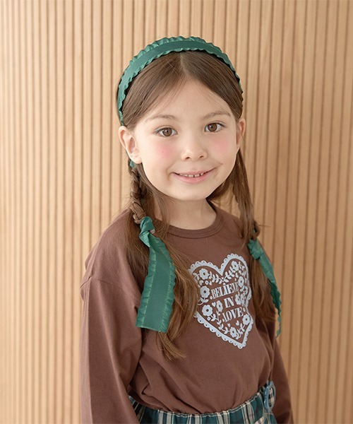 Lycee mine（リセマイン）の「フリルリボンテープカチューシャ【子供服】【キッズ】【女の子】（カチューシャ・キッズ・ブラック/レッド/モスグリーン・F）」の5枚目の写真