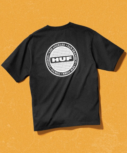 売切れ前に 大人気 HUF MANHOLE TEE バックプリントのデザイン◎ HUF（ハフ）の「MANHOLE TEE / HUF ハフ 半袖 プリントTシャツ