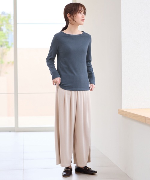 Viola e Viola(ヴィオラエヴィオラ)の「温リブ 裏起毛プルオーバー(クルーネック)(Tシャツ/カットソー・レディース・ブラック/グレー/グレイッシュブルー/スモークピンク/アイボリー・L/LL/3L/4L/5L/M)」の16枚目の写真