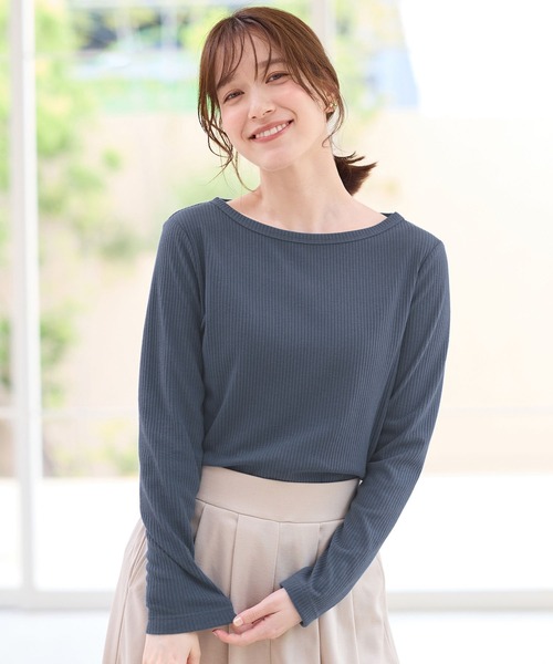 Viola e Viola(ヴィオラエヴィオラ)の「温リブ 裏起毛プルオーバー(クルーネック)(Tシャツ/カットソー・レディース・ブラック/グレー/グレイッシュブルー/スモークピンク/アイボリー・L/LL/3L/4L/5L/M)」の15枚目の写真