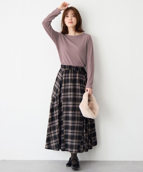 Viola e Viola(ヴィオラエヴィオラ)の「温リブ 裏起毛プルオーバー(クルーネック)(Tシャツ/カットソー・レディース・ブラック/グレー/グレイッシュブルー/スモークピンク/アイボリー・L/LL/3L/4L/5L/M)」の14枚目の写真