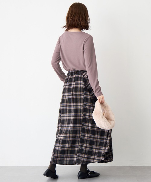 Viola e Viola(ヴィオラエヴィオラ)の「温リブ 裏起毛プルオーバー(クルーネック)(Tシャツ/カットソー・レディース・ブラック/グレー/グレイッシュブルー/スモークピンク/アイボリー・L/LL/3L/4L/5L/M)」の13枚目の写真