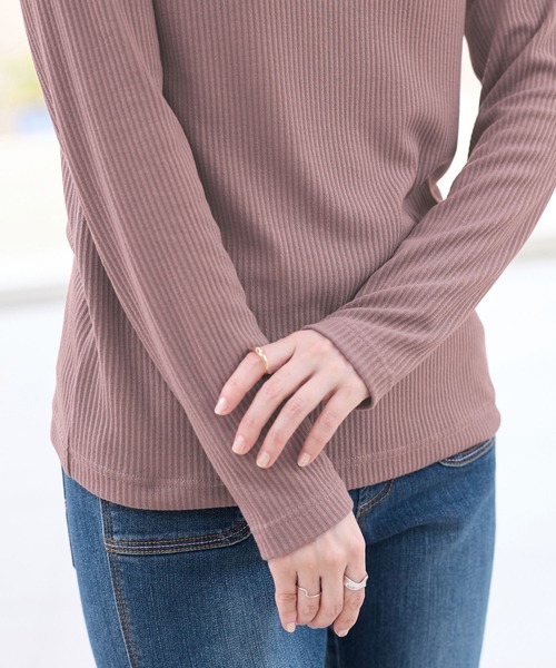 Viola e Viola(ヴィオラエヴィオラ)の「温リブ 裏起毛プルオーバー(クルーネック)(Tシャツ/カットソー・レディース・ブラック/グレー/グレイッシュブルー/スモークピンク/アイボリー・L/LL/3L/4L/5L/M)」の10枚目の写真