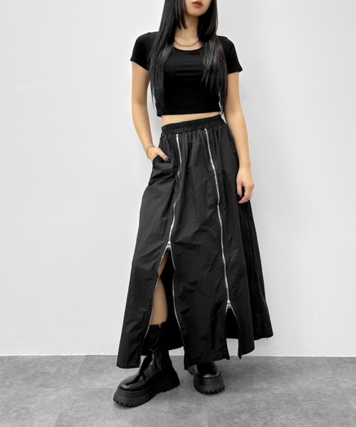 LVEU.（ラブユ.）の「【LVEU.】ジップラインロングスカート / ボトムス スカート ロング ジップ フレア シャカシャカ ブラック（スカート・レディース・ブラック・FREE）」の2枚目の写真