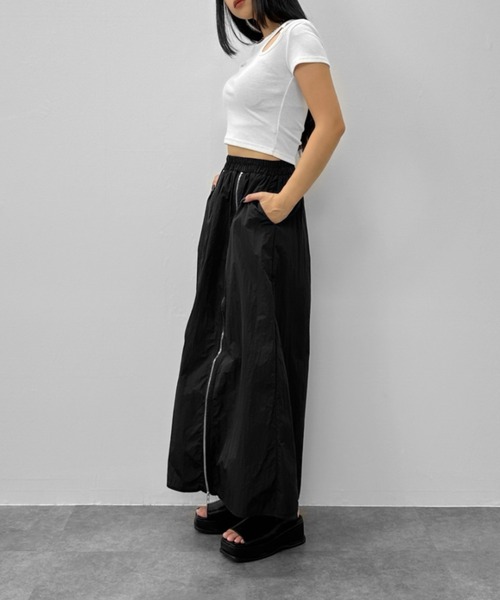 LVEU.（ラブユ.）の「【LVEU.】ジップラインロングスカート / ボトムス スカート ロング ジップ フレア シャカシャカ ブラック（スカート・レディース・ブラック・FREE）」の10枚目の写真