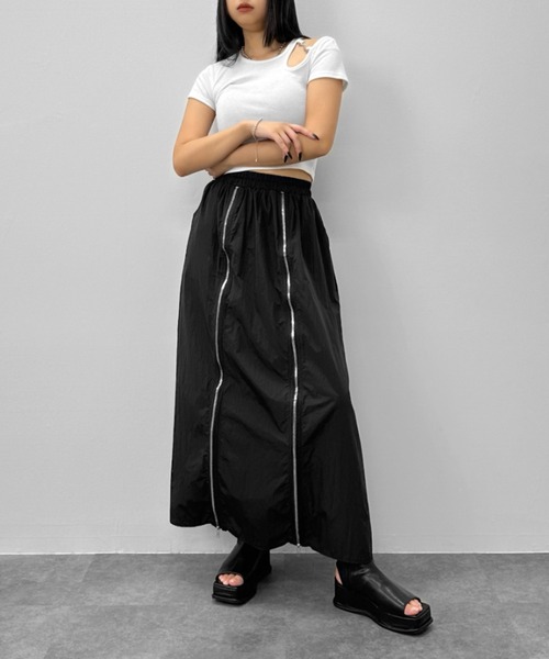 LVEU.（ラブユ.）の「【LVEU.】ジップラインロングスカート / ボトムス スカート ロング ジップ フレア シャカシャカ ブラック（スカート・レディース・ブラック・FREE）」の13枚目の写真