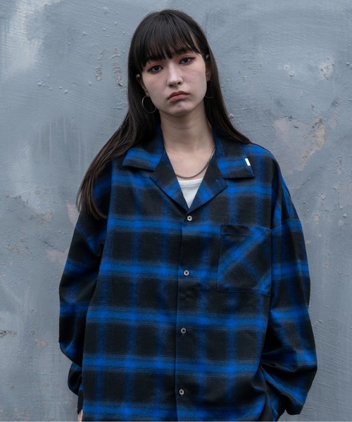 INTER FACTORY（インターファクトリー）の「しの - Cut Off Ombre Check Flannel Shirts / カットオフオンブレチェックフランネルシャツ　made in INTER FACTORY（シャツ/ブラウス・メンズ・ブラック/ブルー・SMALL/MEDIUM/LARGE）」の4枚目の写真