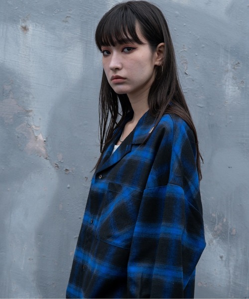 INTER FACTORY（インターファクトリー）の「しの - Cut Off Ombre Check Flannel Shirts / カットオフオンブレチェックフランネルシャツ　made in INTER FACTORY（シャツ/ブラウス・メンズ・ブラック/ブルー・SMALL/MEDIUM/LARGE）」の3枚目の写真