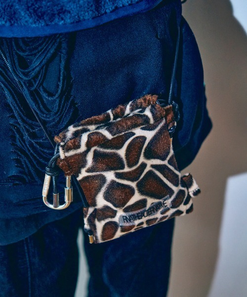 RNA(アールエヌエー)の「E5054 カラビナツキミニショルダー(ショルダーバッグ・レディース・ブルー/その他/レオパード/ピンク・FREE)」の1枚目の写真