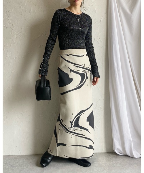She's Closet(シーズクローゼット)の「袖ボタンクルーネックタイト長袖ラメリブニット(ニット/セーター・レディース・チャコール/シルバー/ブラック・FREE)」の9枚目の写真