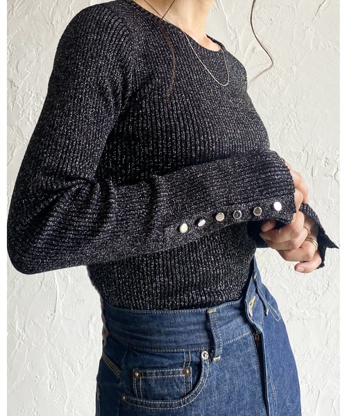 She's Closet(シーズクローゼット)の「袖ボタンクルーネックタイト長袖ラメリブニット(ニット/セーター・レディース・チャコール/シルバー/ブラック・FREE)」の7枚目の写真