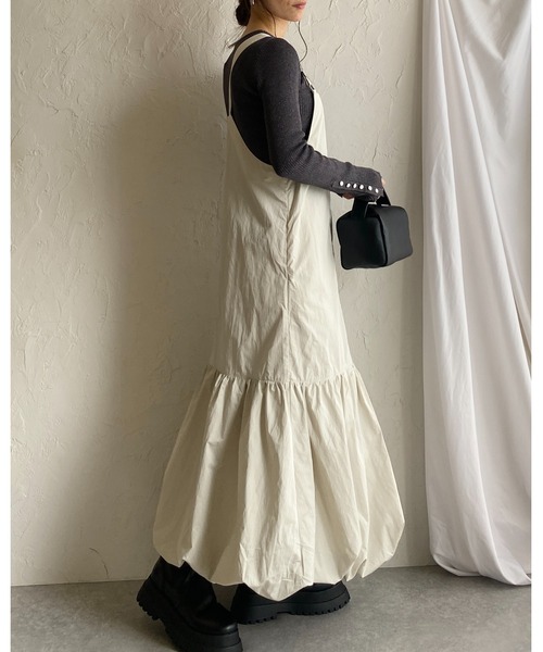She's Closet(シーズクローゼット)の「袖ボタンクルーネックタイト長袖ラメリブニット(ニット/セーター・レディース・チャコール/シルバー/ブラック・FREE)」の19枚目の写真
