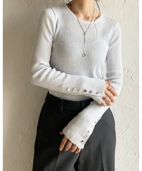 She's Closet(シーズクローゼット)の「袖ボタンクルーネックタイト長袖ラメリブニット(ニット/セーター・レディース・チャコール/シルバー/ブラック・FREE)」の20枚目の写真