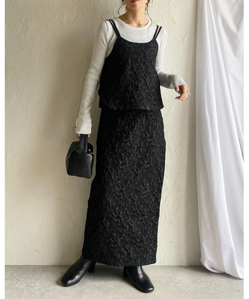 She's Closet(シーズクローゼット)の「袖ボタンクルーネックタイト長袖ラメリブニット(ニット/セーター・レディース・チャコール/シルバー/ブラック・FREE)」の17枚目の写真