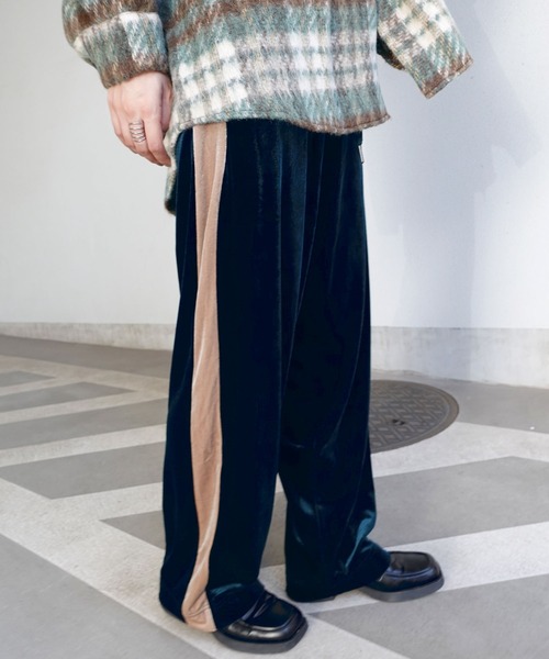 CORNERS（コーナーズ）の「ベロアサイドラインパンツ（スウェットパンツ・レディース・ネイビー/ブラック/グリーン/ブラウン・M）」の4枚目の写真