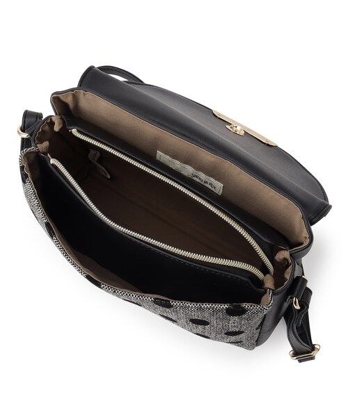 SHOO・LA・RUE（シューラルー）の「◆コーデを彩る 生地コンビ フラップショルダーバッグ（ショルダーバッグ・レディース・ブラック系1/ブラック系3/ダークブラウン系1・00）」の9枚目の写真