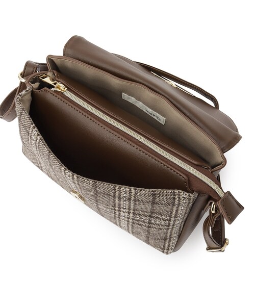 SHOO・LA・RUE（シューラルー）の「◆コーデを彩る 生地コンビ フラップショルダーバッグ（ショルダーバッグ・レディース・ブラック系1/ブラック系3/ダークブラウン系1・00）」の12枚目の写真