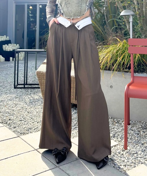 FOREVER 21(フォーエバー トゥエンティーワン)の「【2024FW】タックワイドパンツ(その他パンツ・レディース・ブラック/ブラウン/グレー・MEDIUM/SMALL)」の3枚目の写真