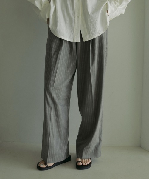 anuke（アンヌーク）の「Tuck Loose Pants（その他パンツ・レディース・グレー/ブラック・36inch/38inch）」の2枚目の写真