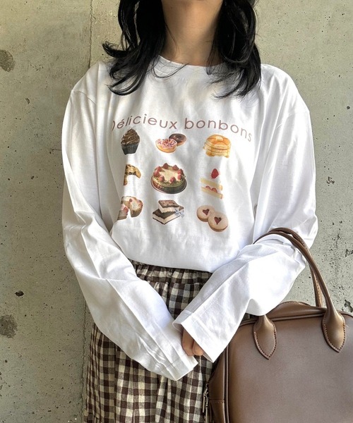 merrylatte(メリーラテ)の「『低身長用サイズあり』スイーツプリントロングTシャツ(Tシャツ/カットソー・レディース・ホワイト/B/A/C/D・MEDIUM/LARGE/SMALL/X-SMALL)」の1枚目の写真