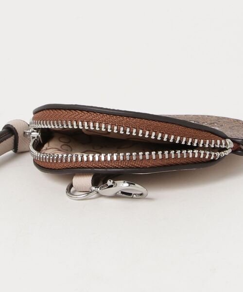 Guess(ゲス)の「LYA Mini Double Zip Crossbody(ショルダーバッグ・レディース・ブラック/ライトピンク/ストーン/ネイビー・ONE SIZE)」の17枚目の写真