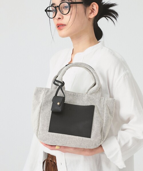 Ray BEAMS(レイビームス)の「toleur / レザー ポケット トートバッグ(トートバッグ・レディース・ブラック/ブラウン・ONE SIZE)」の5枚目の写真
