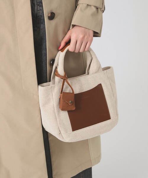 Ray BEAMS(レイビームス)の「toleur / レザー ポケット トートバッグ(トートバッグ・レディース・ブラック/ブラウン・ONE SIZE)」の9枚目の写真