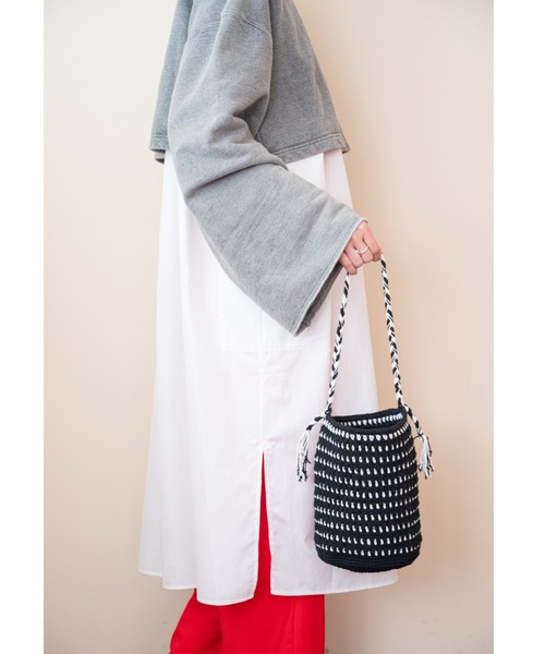 LILA&FLEUR(リラアンドフルール)の「Noah - Small Basket(かごバッグ・レディース・ネイビー×ホワイト/レッド系/ブラック×ホワイト・ONE SIZE)」の4枚目の写真