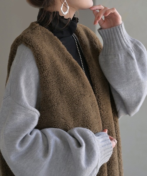HUG.U(ハグユー)の「上質ボアロングジレ(ベスト・レディース・ブラック/カーキ/オフホワイト/モカ・FREE)」の11枚目の写真