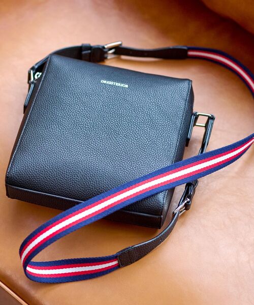 DRESSTERIOR（ドレステリア）の「【撥水仕様】シュリンクレザー ショルダーバッグ（ショルダーバッグ・メンズ・ブラック/ホワイト/ブラウン系その他・00）」の2枚目の写真